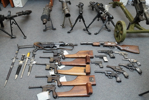 Контрабандистов оружия из Украины осудили в Казани