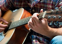 Можно ли научиться играть на гитаре онлайн
